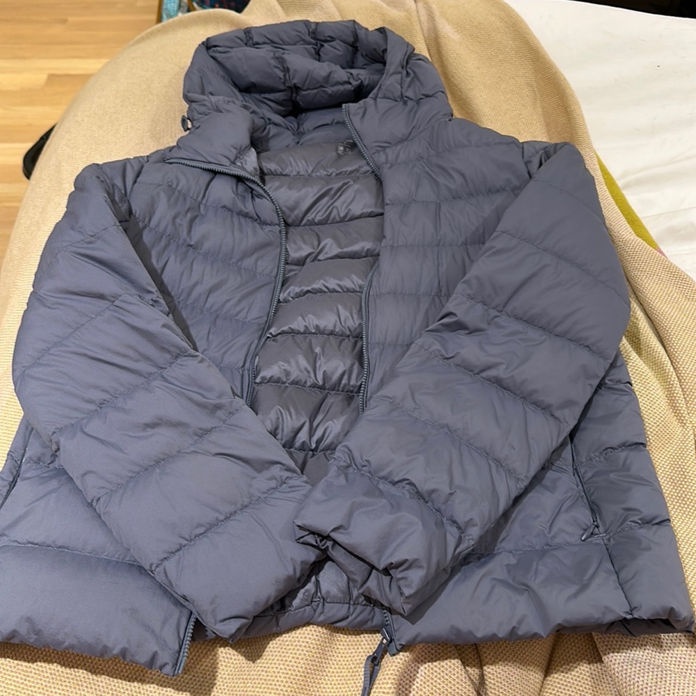 Uniqlo ultra light down jacket with hood